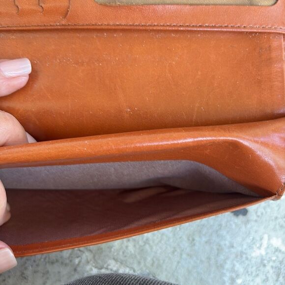 Dooney & Bourke Cream and Brown Clutch wallet - Picture 8 of 10